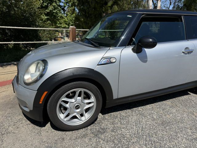 2009 MINI Cooper Image 18