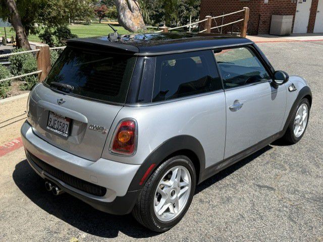 2009 MINI Cooper Image 21