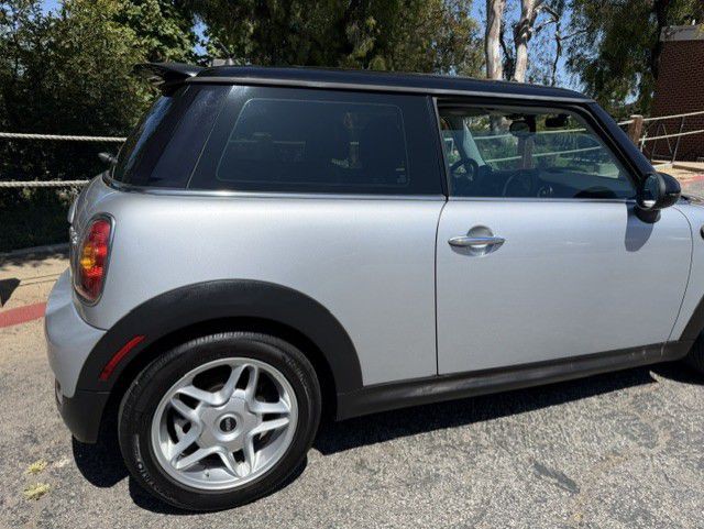 2009 MINI Cooper Image 28