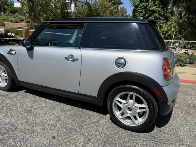 2009 MINI Cooper Image 30
