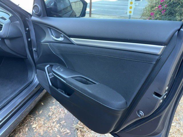 2016 Honda Civic Image 25