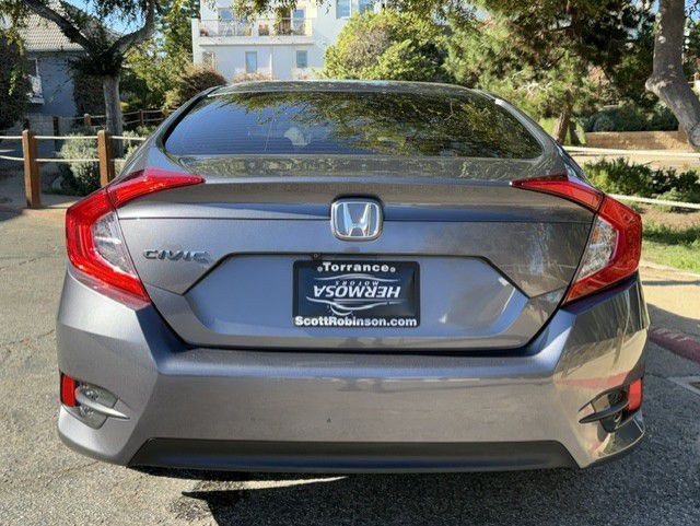 2016 Honda Civic Image 32
