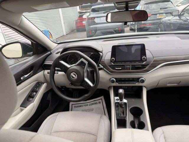 2025 Nissan Altima Image 8