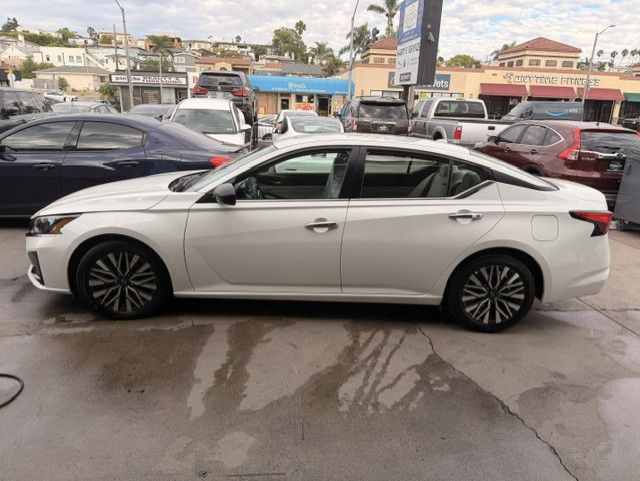 2025 Nissan Altima Image 9