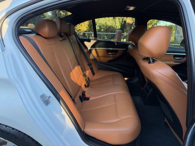 2018 BMW 3 Series Image 12