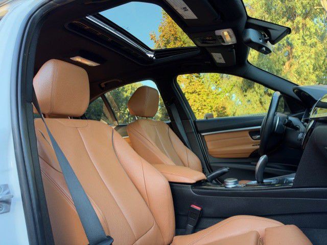 2018 BMW 3 Series Image 30