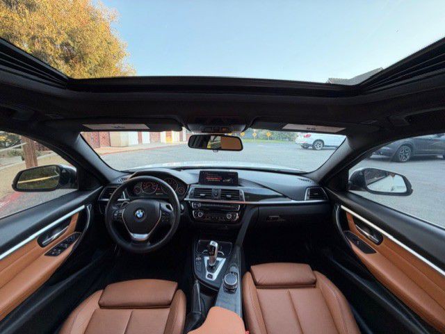 2018 BMW 3 Series Image 32