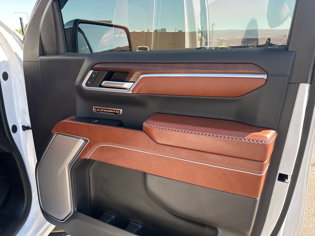 2024 GMC Sierra Image 2