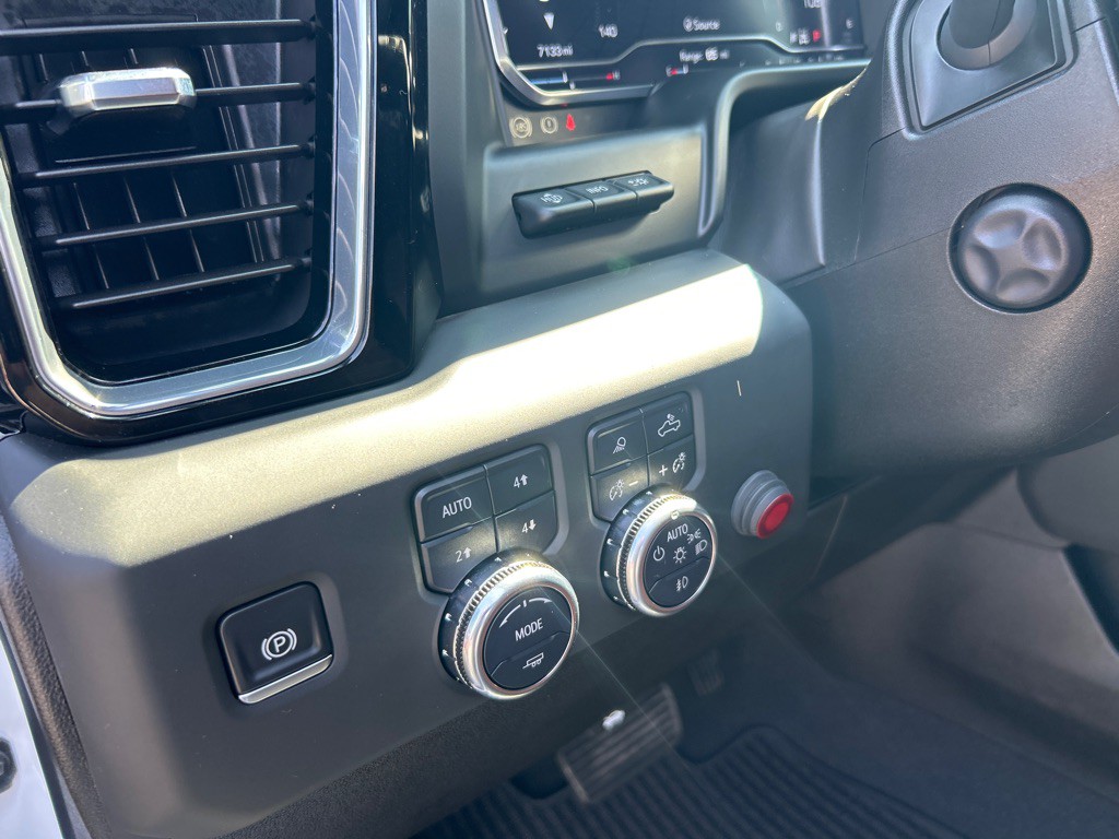 2024 GMC Sierra Image 12