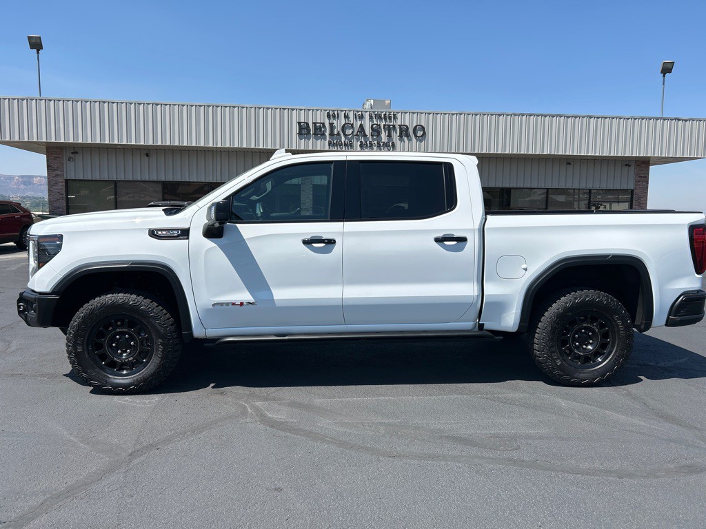 2024 GMC Sierra Image 1
