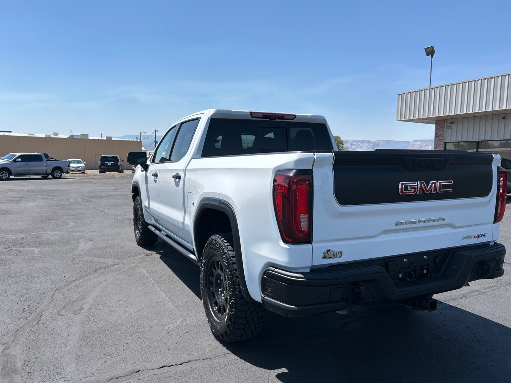 2024 GMC Sierra Image 8