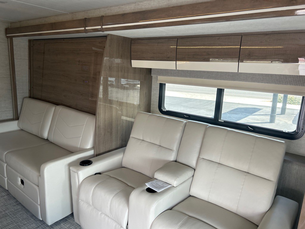2022 Mercedes-Benz Sprinter Image 41
