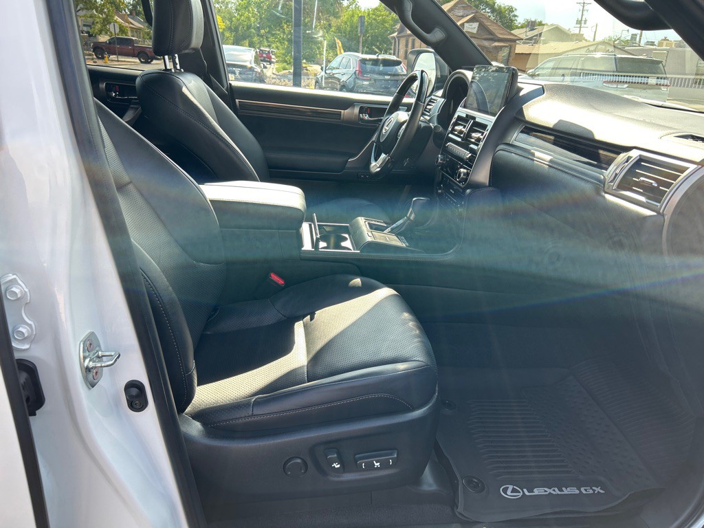 2023 Lexus GX Image 12