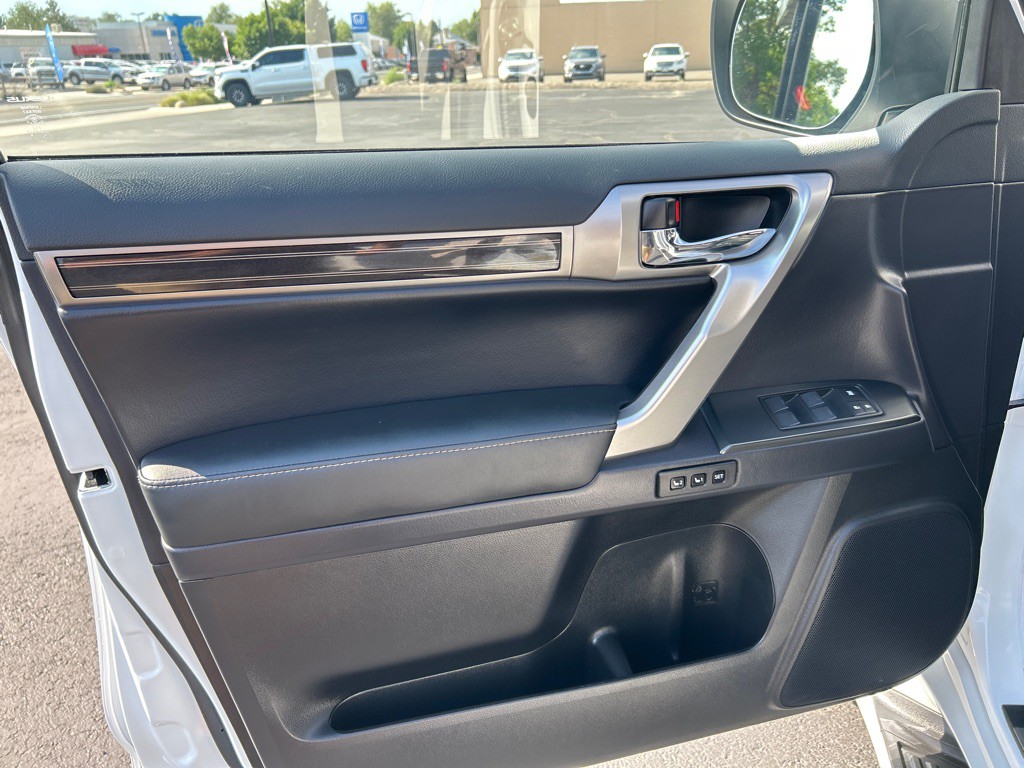 2023 Lexus GX Image 23