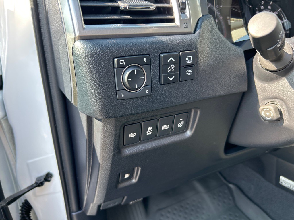 2023 Lexus GX Image 25