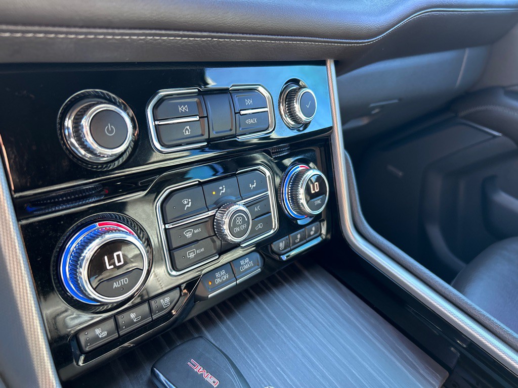 2022 GMC Yukon Image 26