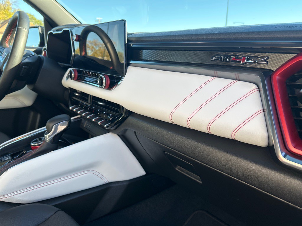 2025 GMC Canyon Image 13