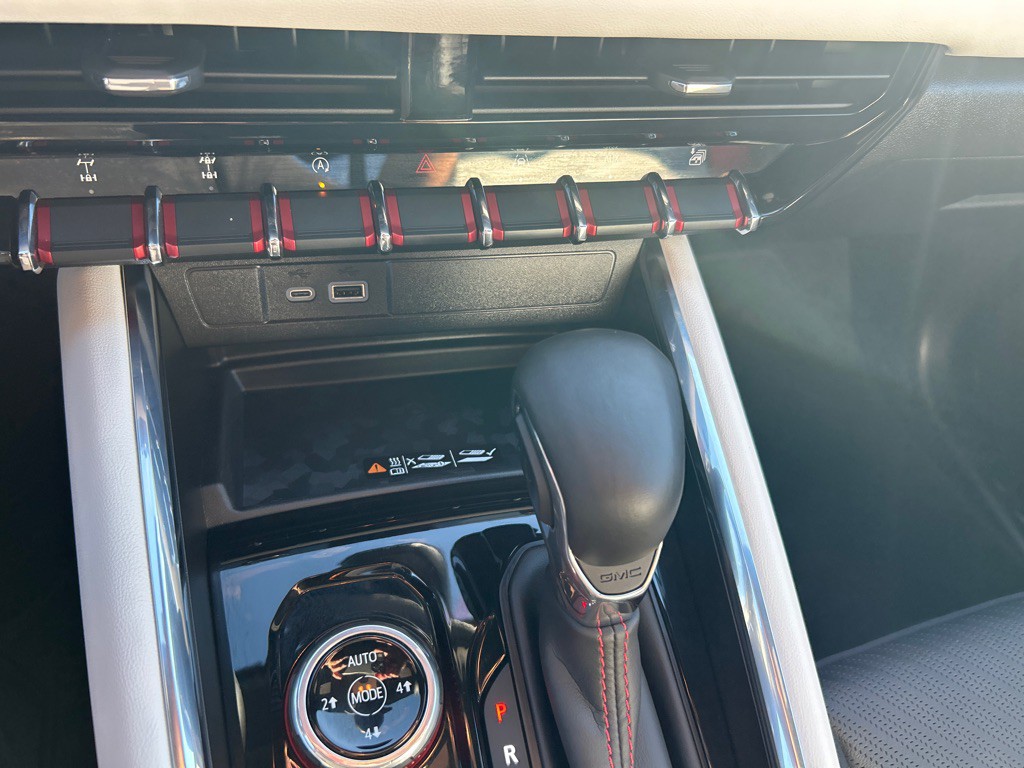 2025 GMC Canyon Image 32