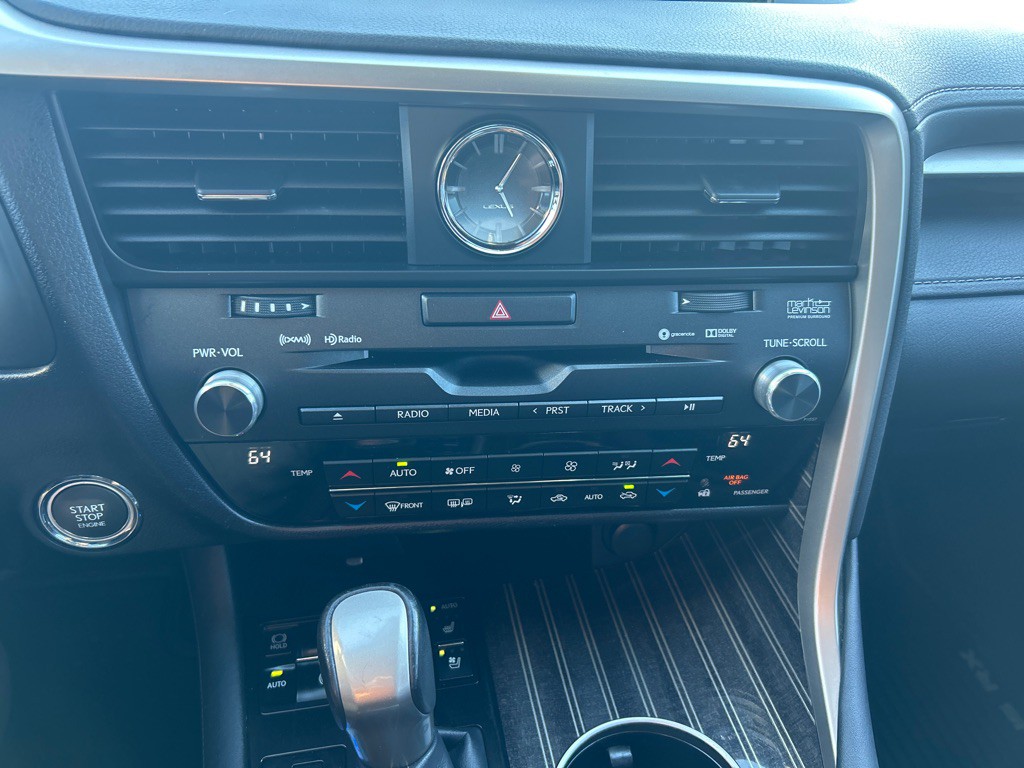 2017 Lexus RX Image 32