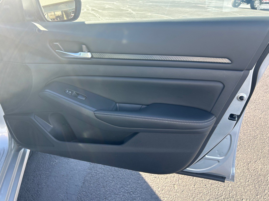 2024 Nissan Altima Image 9