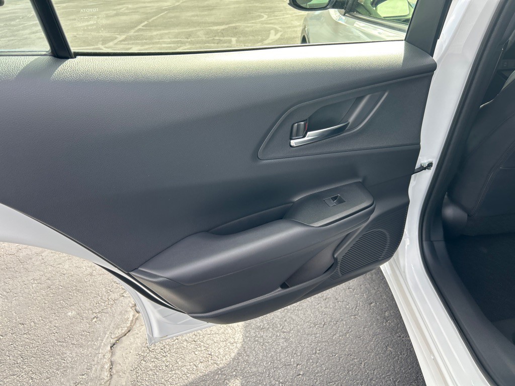 2025 Toyota Prius Image 16