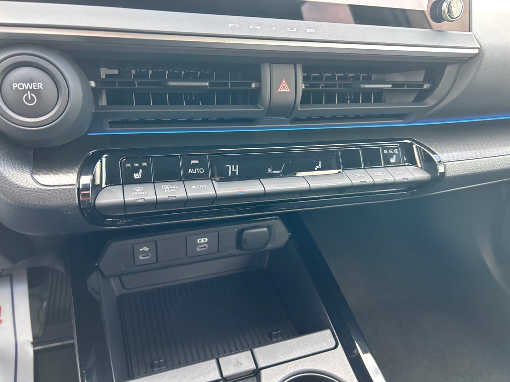 2025 Toyota Prius Image 24