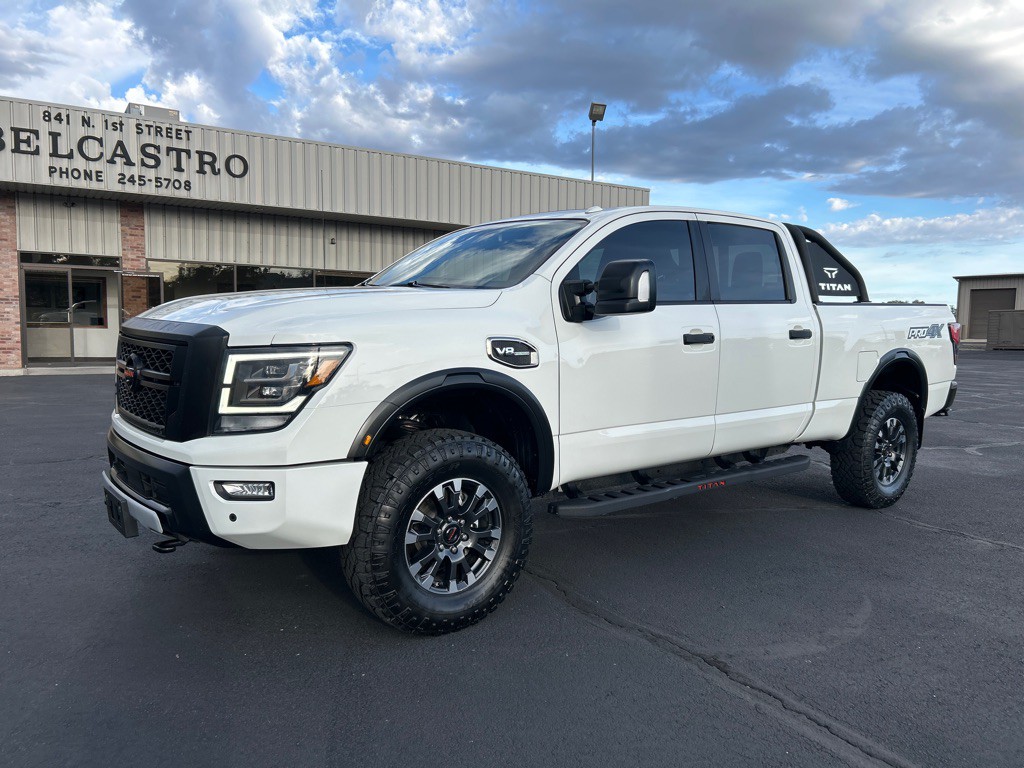 2021 Nissan Titan Image 2