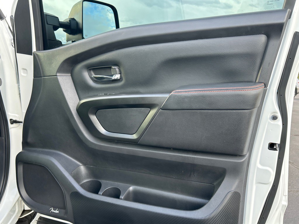 2021 Nissan Titan Image 11