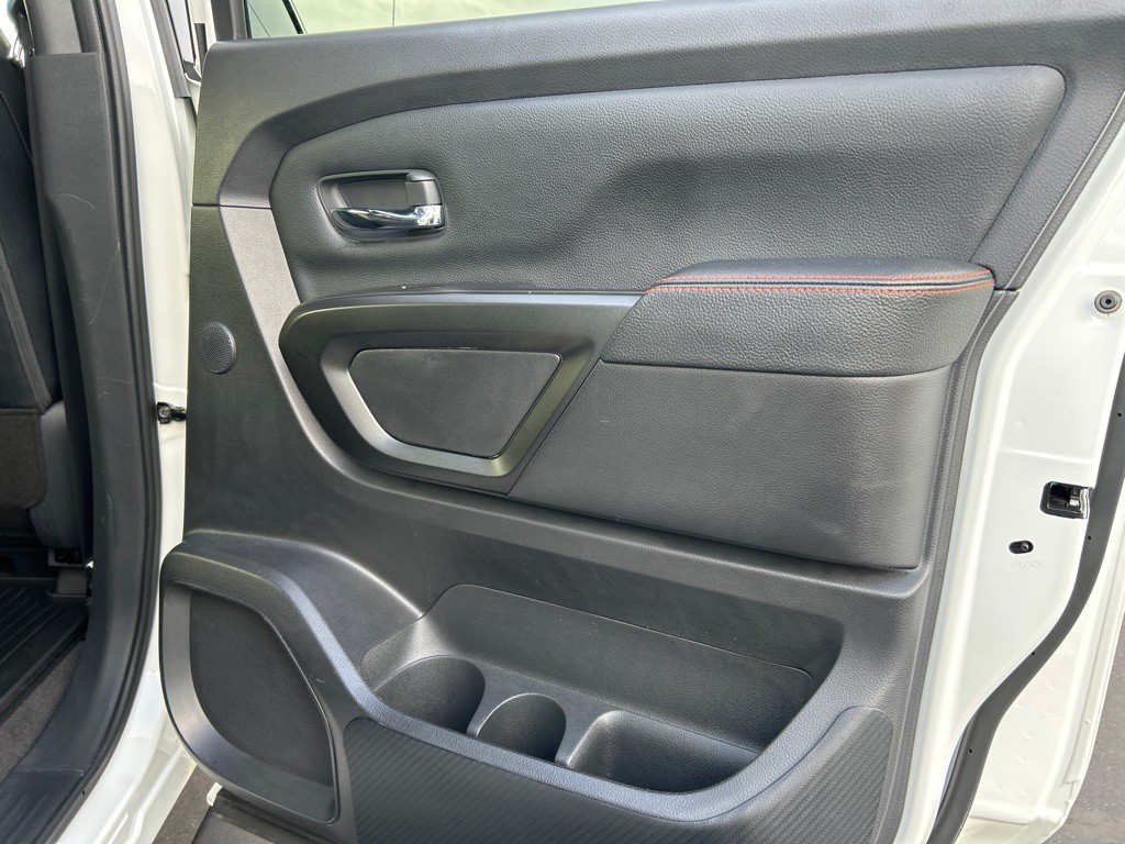 2021 Nissan Titan Image 15