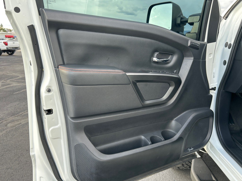 2021 Nissan Titan Image 21