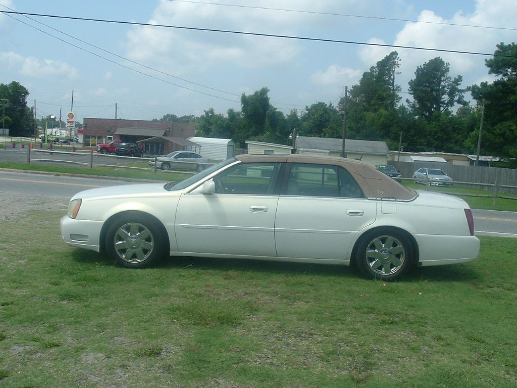2005 Cadillac DeVille Image 2