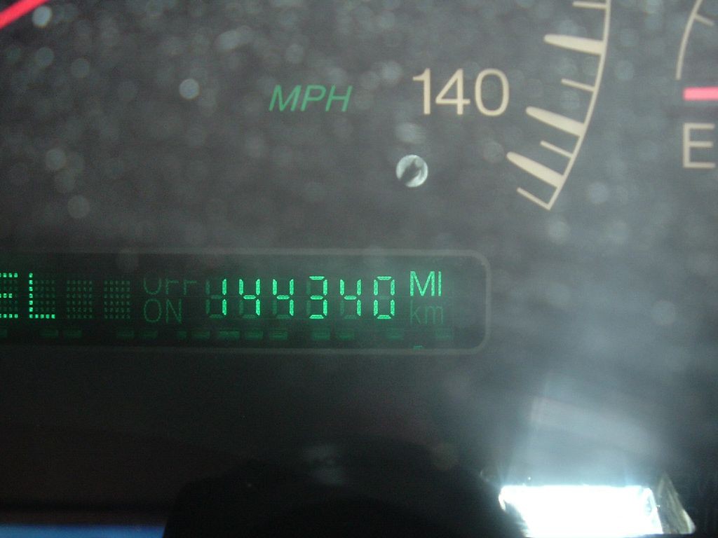 2005 Cadillac DeVille Image 3