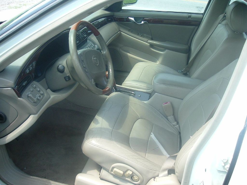 2005 Cadillac DeVille Image 7