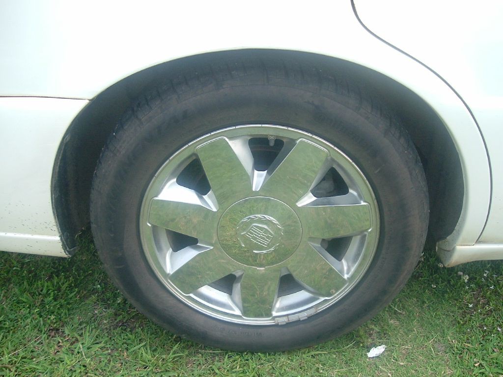 2005 Cadillac DeVille Image 9
