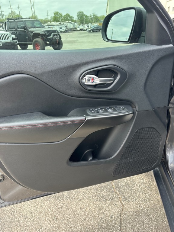 2019 Jeep Cherokee Image 9