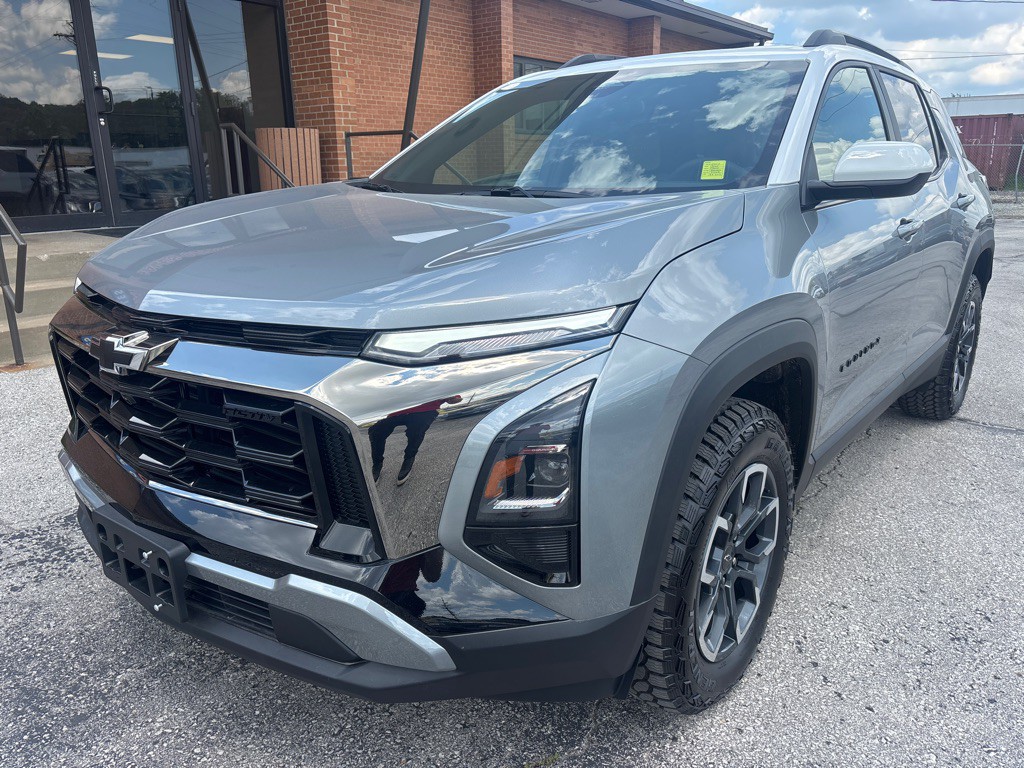 2025 Chevrolet Equinox Image 2