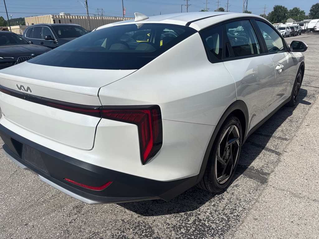2025 Kia K4 Image 7
