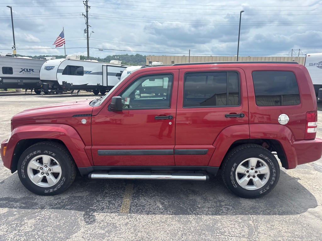 2010 Jeep Liberty Image 1