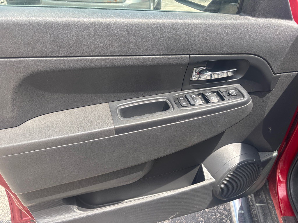 2010 Jeep Liberty Image 13