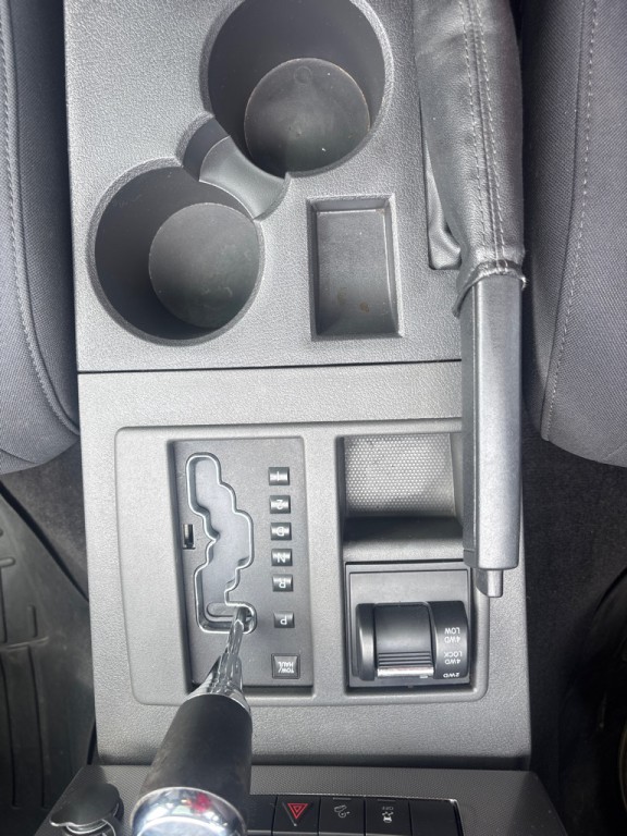 2010 Jeep Liberty Image 21