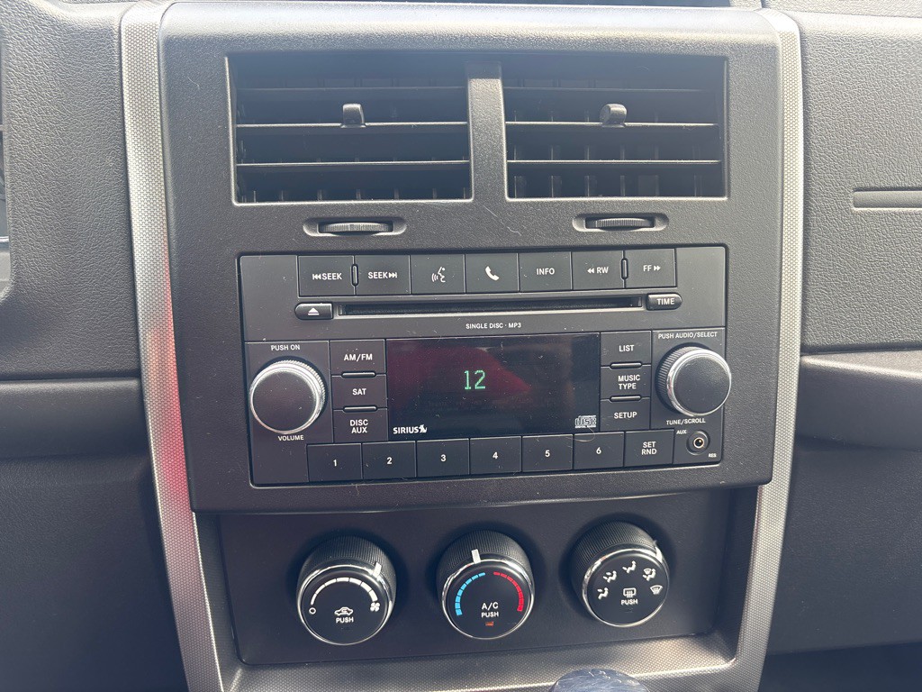 2010 Jeep Liberty Image 22