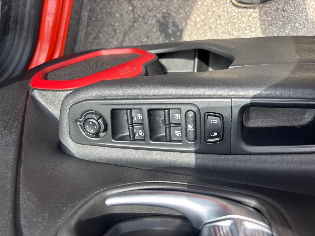 2016 Jeep Renegade Image 13