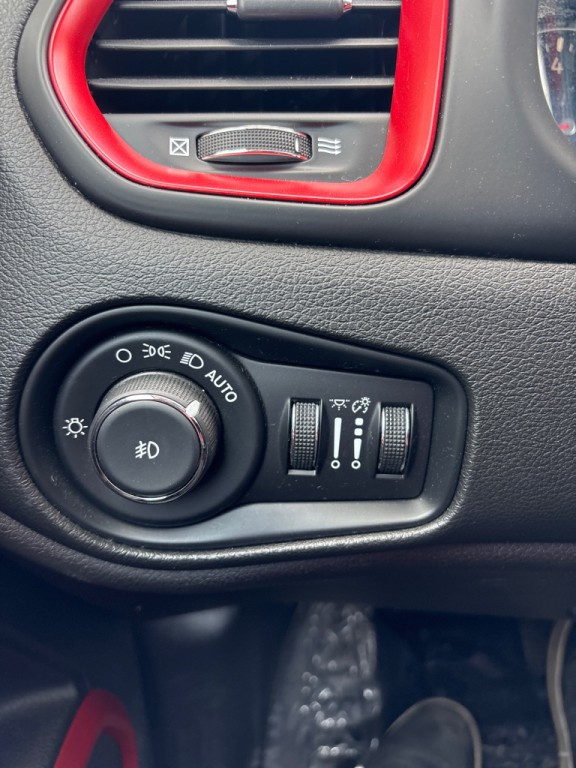 2016 Jeep Renegade Image 20