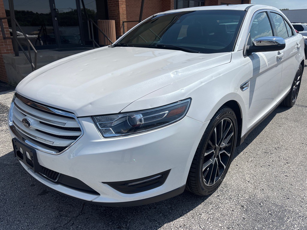 2019 Ford Taurus Image 2