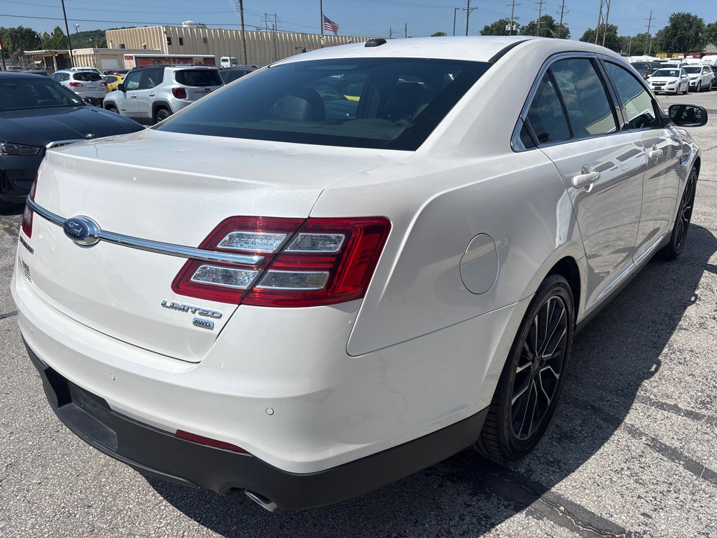 2019 Ford Taurus Image 8