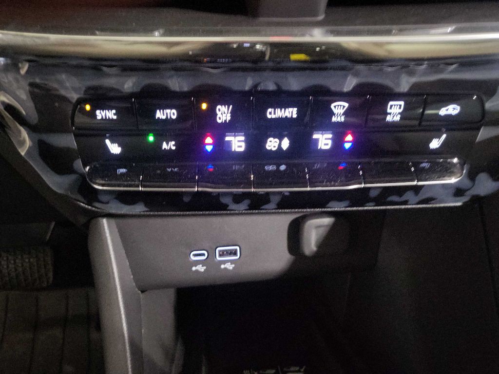 2025 Buick Enclave Image 14