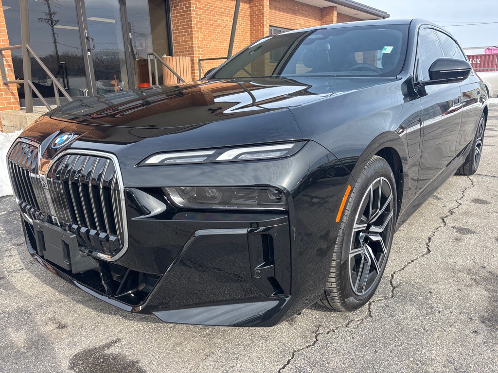 2024 BMW 7 Series Image 2