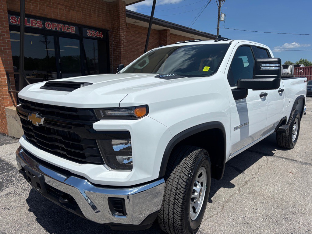 2024 Chevrolet Silverado 1500 Image 2