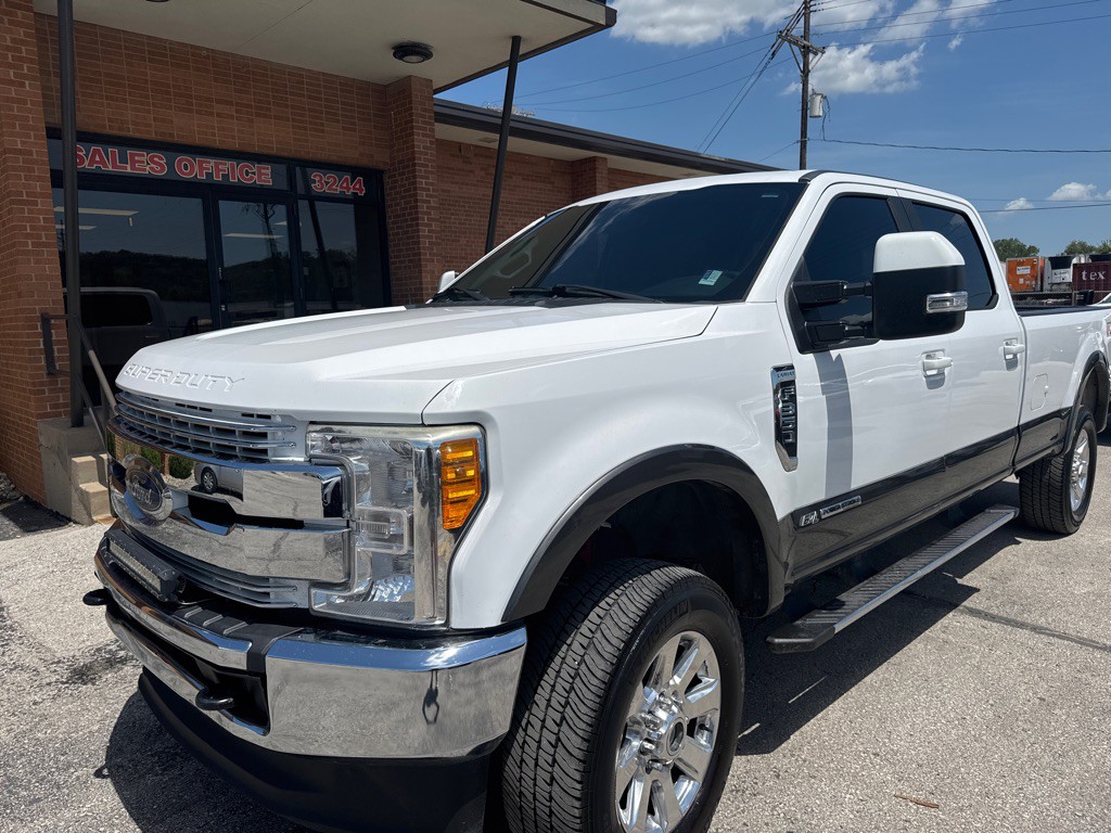 2017 Ford F-250 Image 2