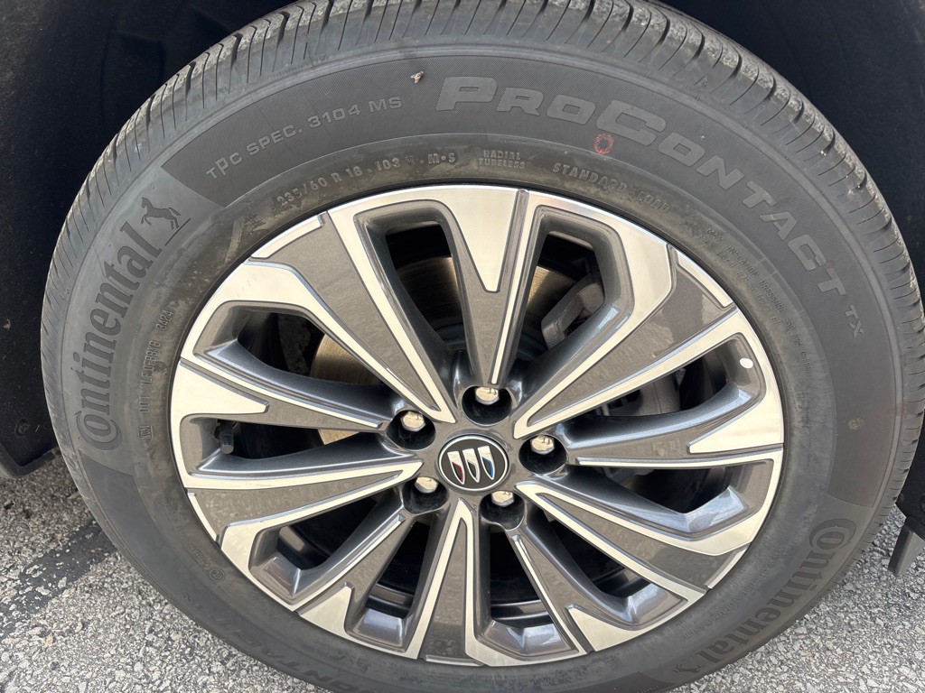 2025 Buick Envision Image 2